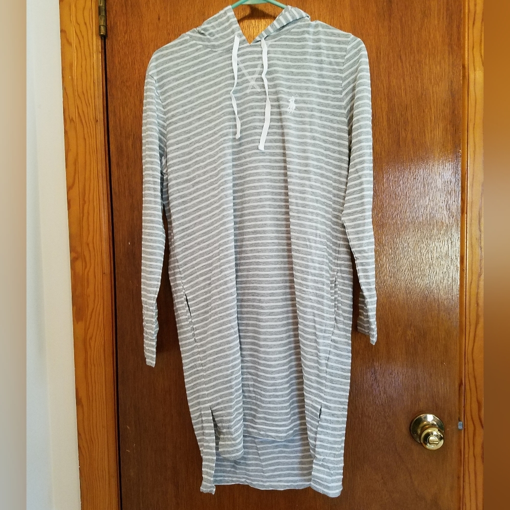 Polo Ralph Lauren long sleeved hooded sleep shirt with pockets!